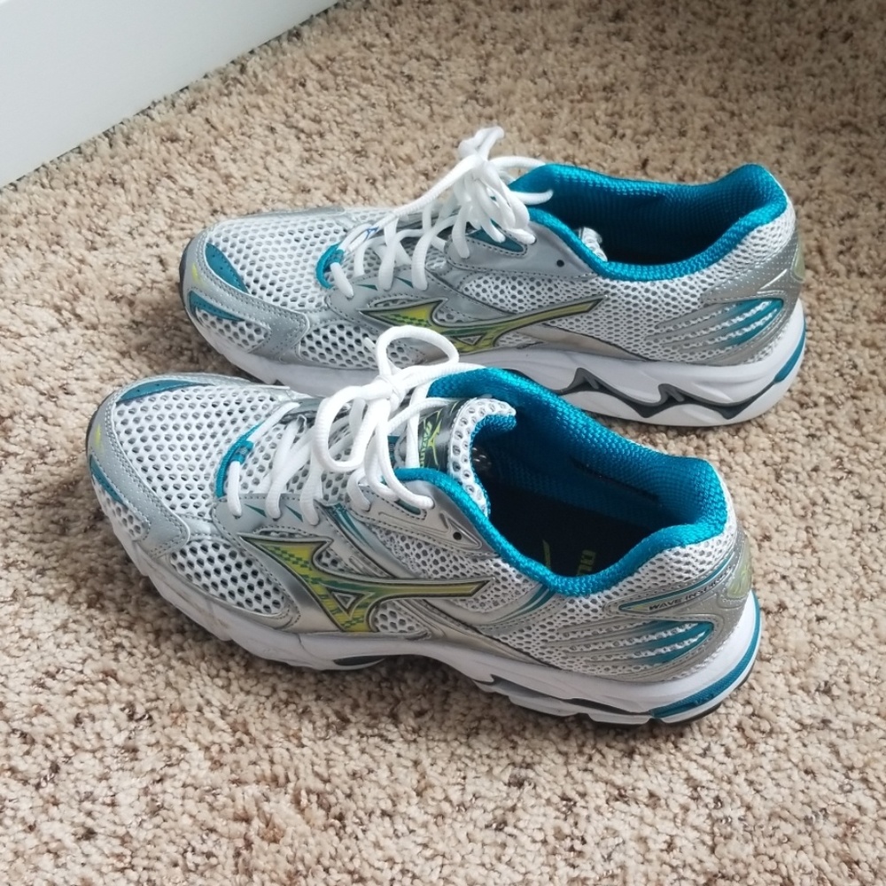 Mizuno wave tennis shoes